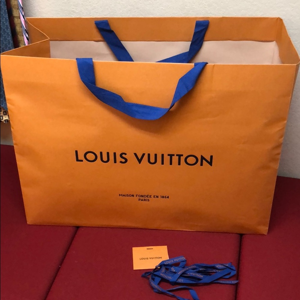 Xtra Large Louis Vuitton giftbag w/ ribbon & card